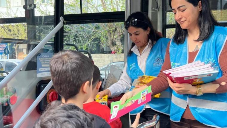 Başkan Tutdere’den çocuklara 23 Nisan hediyesi: 300 boyama setini öğrenciler ulaştırıldı - Videolu Haber