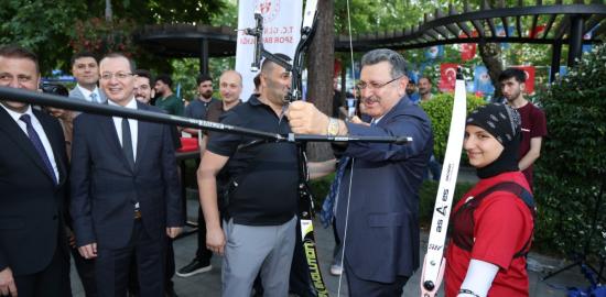 Yaz Spor Okulları açıldı: Genç’ten çocukların geleceğine vurgu