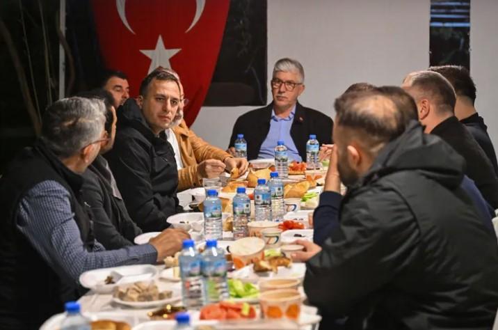 Minibüsçülerle Sahurda Bir Araya Geldi! Minibüsçülerle Sahurda Bir Araya Geldi!