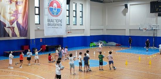 Yaz Okulu'nda futsal ve masa tenisi dersleri başladı