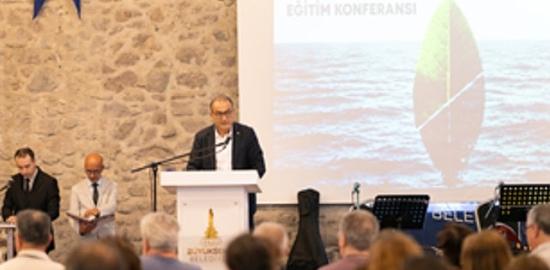 İzmir'deki uluslararası eleştirel eğitim zirvesi başladı