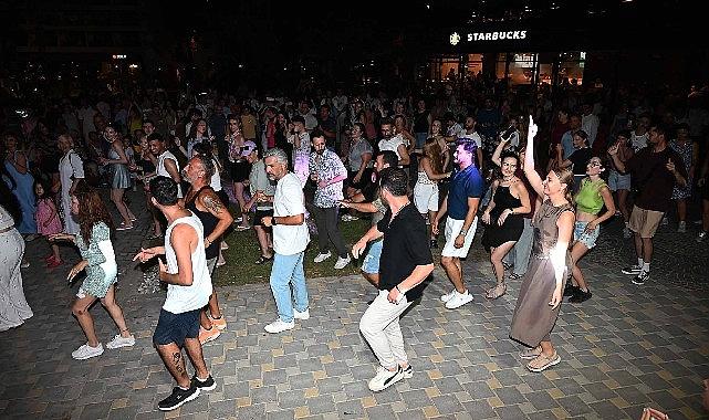 Kemer'de muhteşem Latin dans şovu