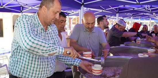 İznik'te 5 Bin Kişilik Aşure İkramı