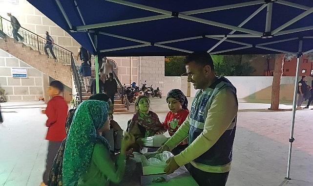 Torbalı Belediyesi'nden Camilerde Gül Suyu ve Lokum İkramı Torbalı Belediyesi'nden Camilerde Gül Suyu ve Lokum İkramı