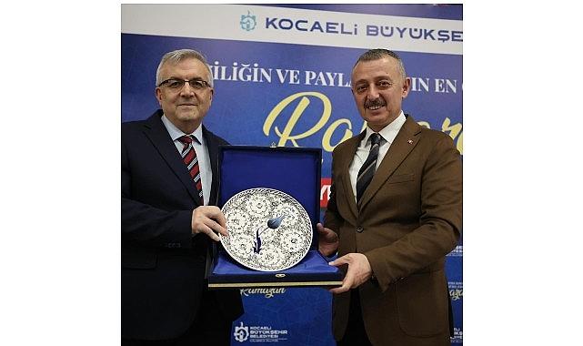 Büyükakın, Fransa dönüşü sağlık çalışanlarıyla iftar yaptı Büyükakın, Fransa dönüşü sağlık çalışanlarıyla iftar yaptı