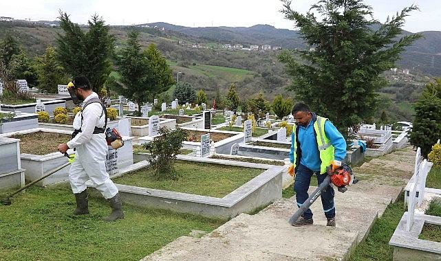 Kocaeli'de mezarlıklar bayrama hazır Kocaeli'de mezarlıklar bayrama hazır