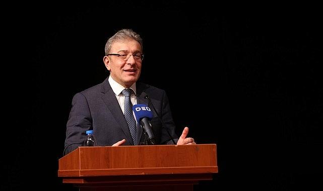 DEÜ'DE Tiyatro Coşkusu: Muhsin Ertuğrul ve Suat Taşer Ödülleri Sahiplerini Buldu DEÜ'DE Tiyatro Coşkusu: Muhsin Ertuğrul ve Suat Taşer Ödülleri Sahiplerini Buldu