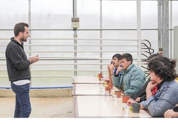 Seranın Özel Konukları Çiçek Dikti