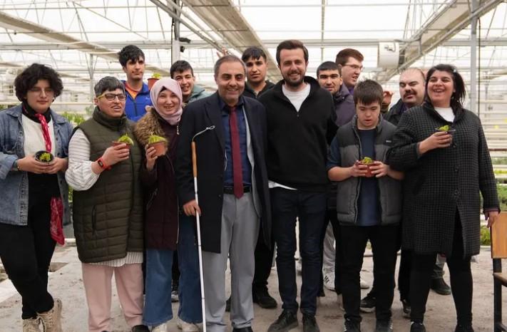 Seranın Özel Konukları Çiçek Ekti