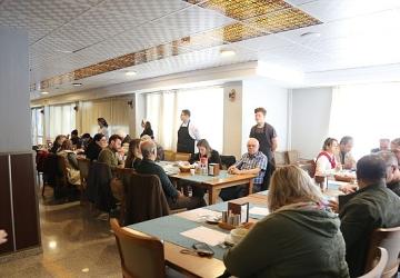 Akıncılar Huzurevi Sakinleri Liseli Aşçılarla Yemek Yarışması Yaptı