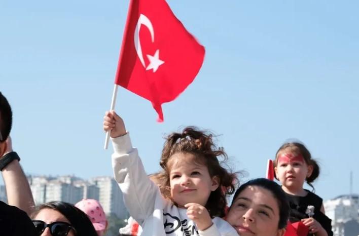 Milli İrade Meydanı, Çocukların Coşkusuyla Canlandı Milli İrade Meydanı, Çocukların Coşkusuyla Canlandı