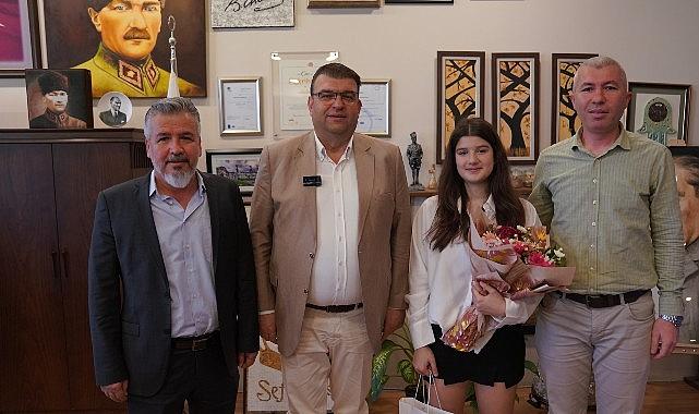 23 Nisan'da başkanlık koltuğu geleceğin liderine emanet