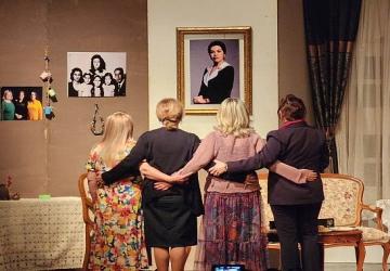 Gölcüklü Kadınların Tiyatro Performansı Hayran Bıraktı