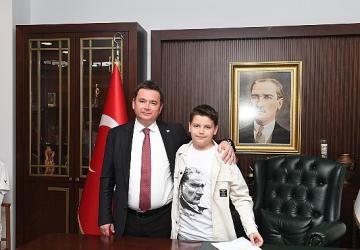 Başkan Aydın koltuğunu çocuklara devretti