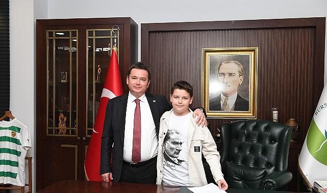 Başkan Aydın koltuğunu çocuklara devretti Başkan Aydın koltuğunu çocuklara devretti