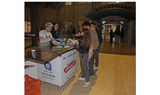Büyükşehir'den sınav haftasında öğrencilere sıcak çorba ikramı