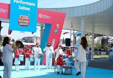 “Arı Maya" Kocaelili minikler için sahnede