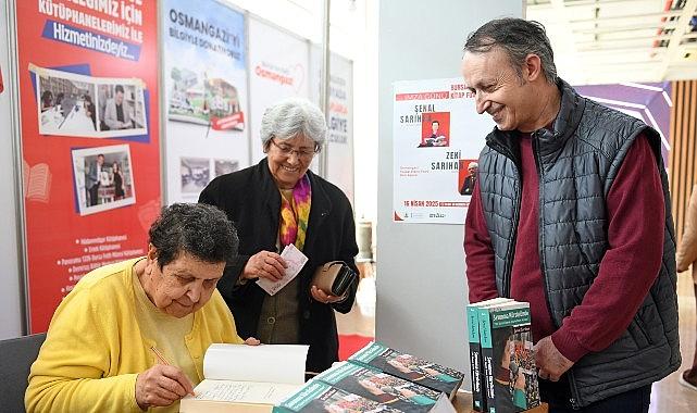 Şenal Sarıhan ve Zeki Sarıhan'a kitapseverlerden yoğun ilgi