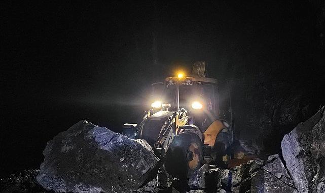 Heyelan nedeniyle kapanan Taşatan yolu açıldı Heyelan nedeniyle kapanan Taşatan yolu açıldı