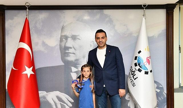 Türkiye'nin En Hızlısı Güneş'e Çiğli Belediye Başkanı Yıldız'dan destek Türkiye'nin En Hızlısı Güneş'e Çiğli Belediye Başkanı Yıldız'dan destek