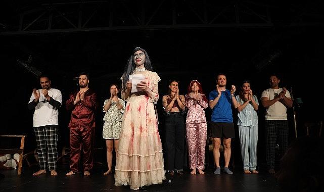 Digiturk Tiyatro Kulübü'nün Hazırladığı “Aslında" OyunuBüyük İlgi Gördü!