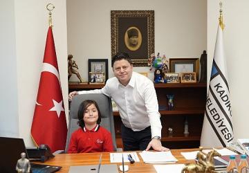 Kadıköy Belediyesi başkanlık koltuğunu çocuklara emanet etti