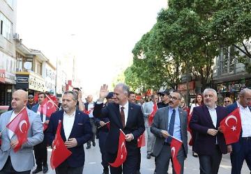 İnegöl'de 23 Nisan coşkusu sokaklara taştı