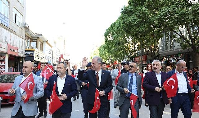 İnegöl'de 23 Nisan coşkusu sokaklara taştı
