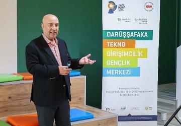 Darüşşafakalı Yazar İsmail Hayri Cem'in yeni kitabı için imza günü düzenlendi