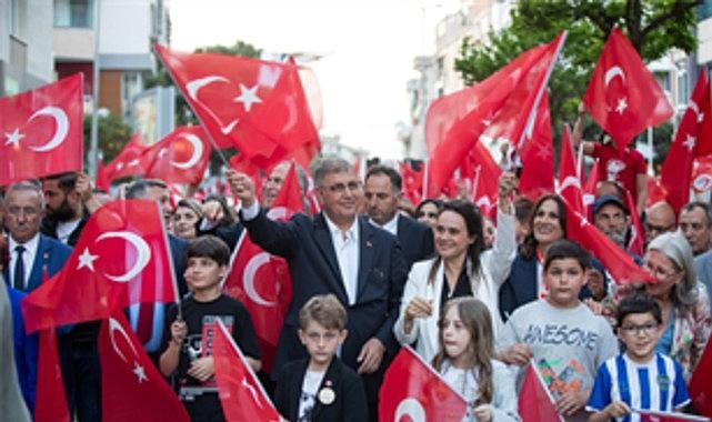 23 Nisan coşkusu İzmir'de sokaklara taştı