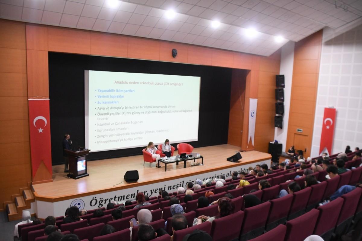 ADYÜ'de 'Turizm ve Stratejiler' paneli: 'Nemrut’un gölgesinde marka şehir vurgusu'