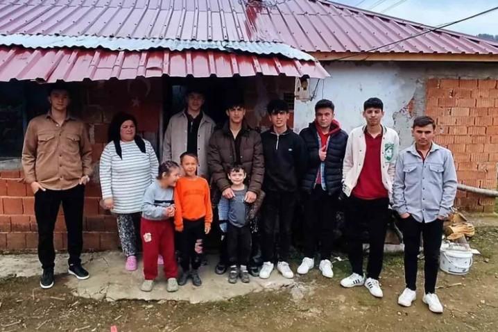 Ordulu Öğrenciler, İhtiyaç Sahibi Ailelerin Elektrik Tesisatlarını Yeniledi Ordulu Öğrenciler, İhtiyaç Sahibi Ailelerin Elektrik Tesisatlarını Yeniledi