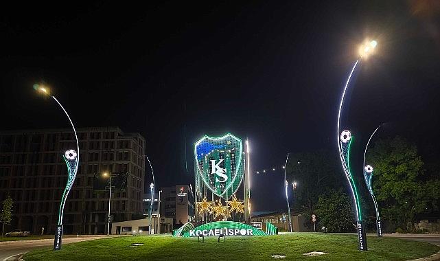 Stat kavşağını Kocaelispor'un arması aydınlatıyor Stat kavşağını Kocaelispor'un arması aydınlatıyor
