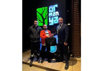 Ormanya'da düşürülen para dolu çanta sahibini buldu