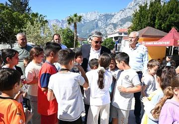 Başkan Topaloğlu kermese katıldı