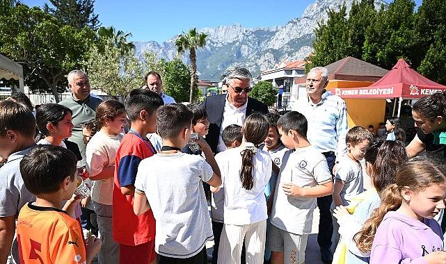 Başkan Topaloğlu kermese katıldı Başkan Topaloğlu kermese katıldı