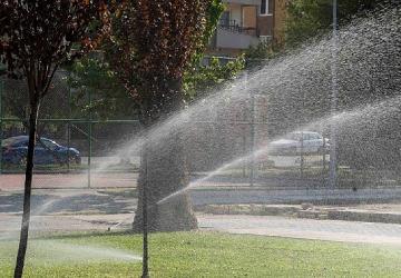 İzmir'in parklarında su kaybına geçit yok