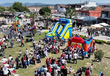 Burhaniye'de çocuklar bayramlarını gönüllerince yaşadı