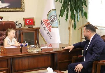 23 Nisan'da Başkanlık Koltuğuna Esila Oturdu