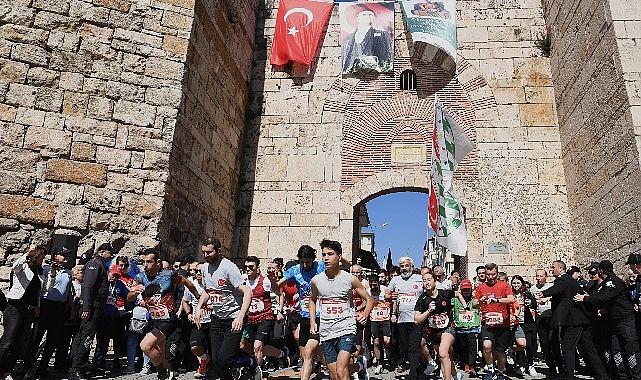 Uluslararası Osmangazi Tarihi Kent Koşusu coşkusu yaşandı Uluslararası Osmangazi Tarihi Kent Koşusu coşkusu yaşandı