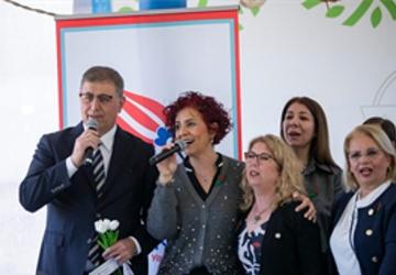 Başkan Tugay Parkinson hastaları ve yakınları ile buluştu