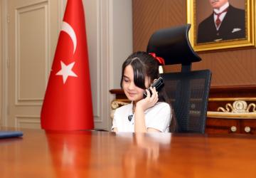 Vali Varol makamını Defne Lara Taşkın’a devretti