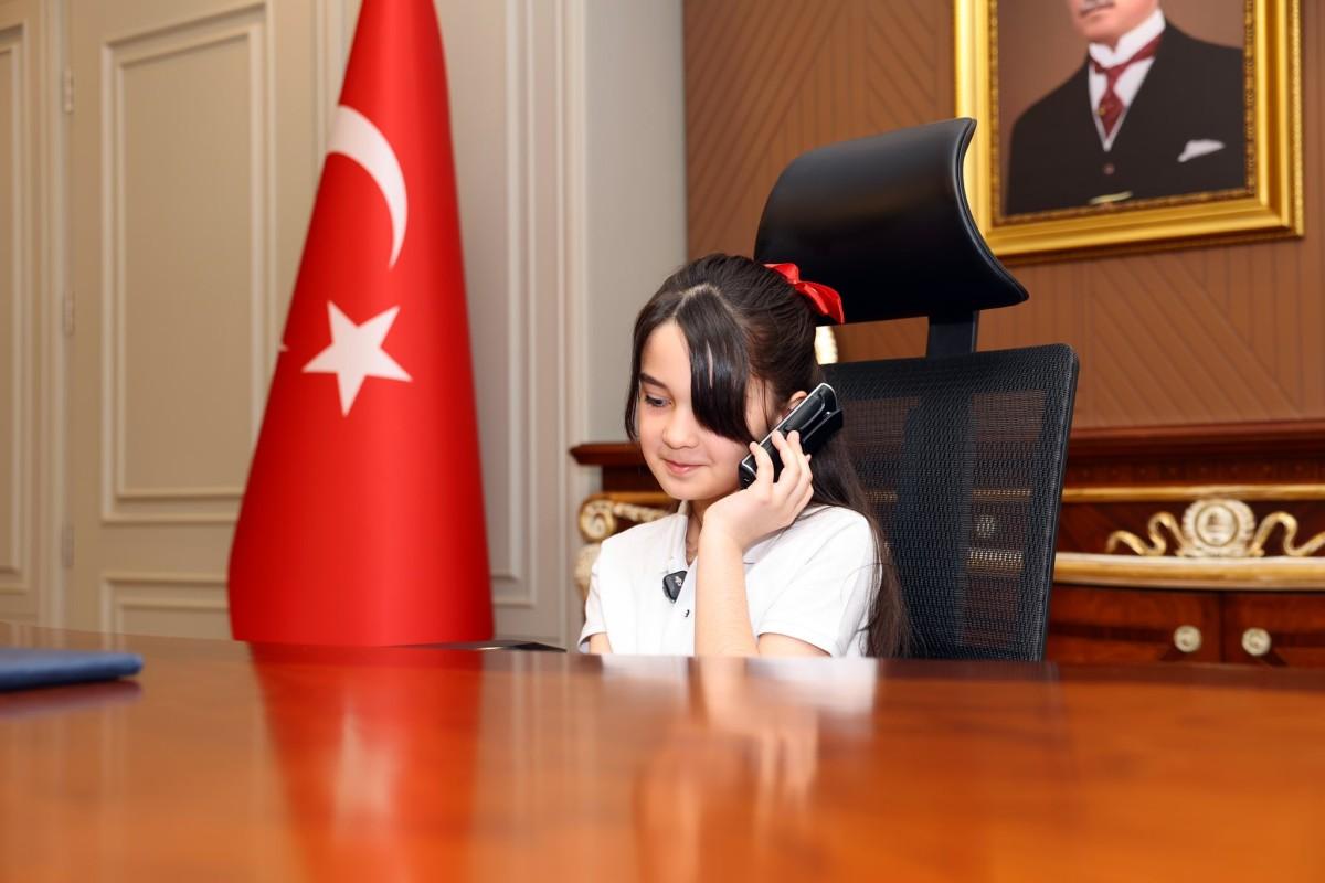 Vali Varol makamını Defne Lara Taşkın’a devretti Vali Varol makamını Defne Lara Taşkın’a devretti