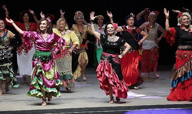 Konak'ta halk oyunları rüzgarı esti