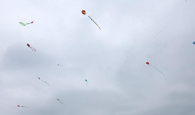 Nilüfer'de gökyüzü uçurtmalarla renklendi Nilüfer'de gökyüzü uçurtmalarla renklendi
