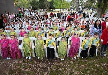 Minik öğrencilerden 23 Nisan gösterisi