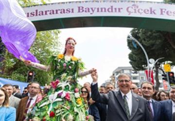 Uluslararası Bayındır Çiçek Festivali coşkuyla başladı