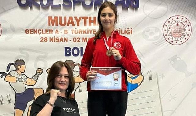 Gölcük'ten bir Türkiye Şampiyonu daha çıktı Gölcük'ten bir Türkiye Şampiyonu daha çıktı