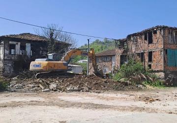 Gölcük'te Riskli Yapılar Birer Birer Yıkılıyor