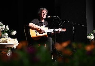 Salihli'de şiire açılan pencere yeniden aralandı. Salihli Şiir İkindileri 11 yıl aradan sonra 51. kez düzenlendi.